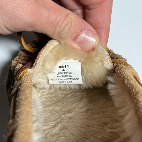 Minnetonka Cally Mocassin Slippers Suede Pile Tan Women’s 5.5 Girls Size 4 - Picture 4 of 7